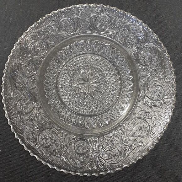 Early clear pressed glass 7" plate star and Fleur de lis pattern - Picture 3 of 4